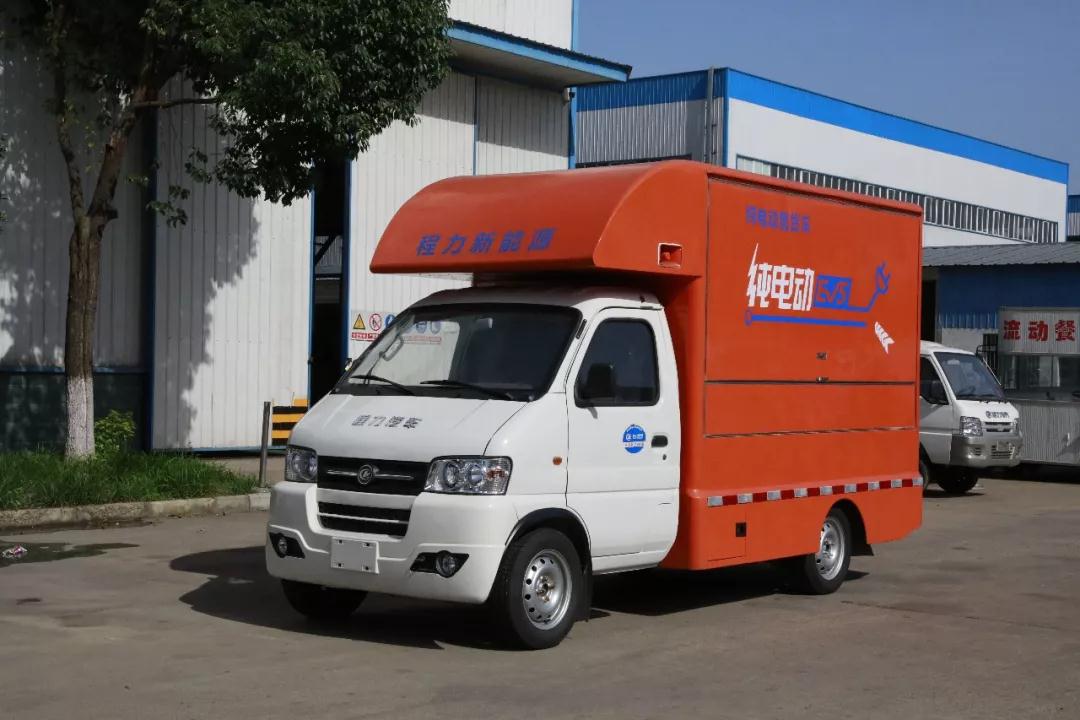 程力新能源人工智能搶險(xiǎn)救援車(chē)首批訂單圓滿(mǎn)交車(chē)，為國(guó)家電網(wǎng)提供一流產(chǎn)品