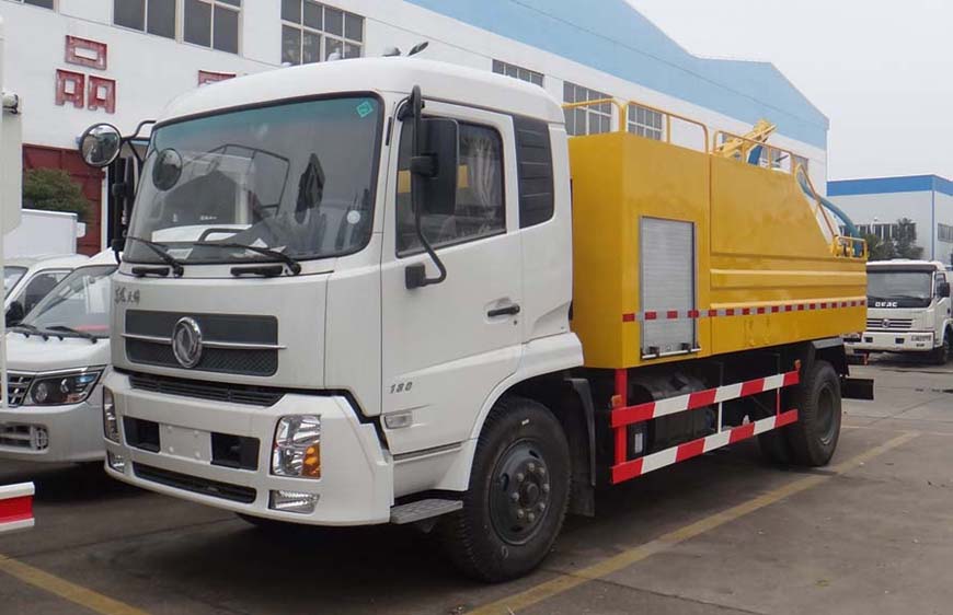 東風(fēng)天錦高壓清洗吸污車(chē)